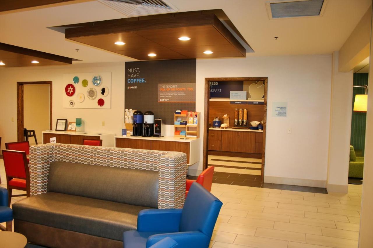 דאגלס Holiday Inn Express, An Ihg Hotel מראה חיצוני תמונה