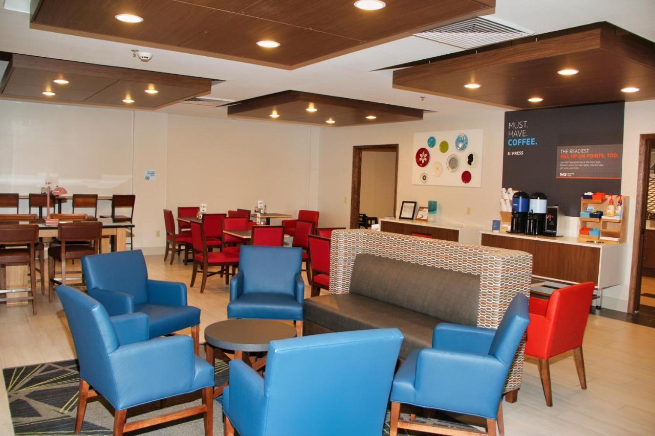 דאגלס Holiday Inn Express, An Ihg Hotel מראה חיצוני תמונה